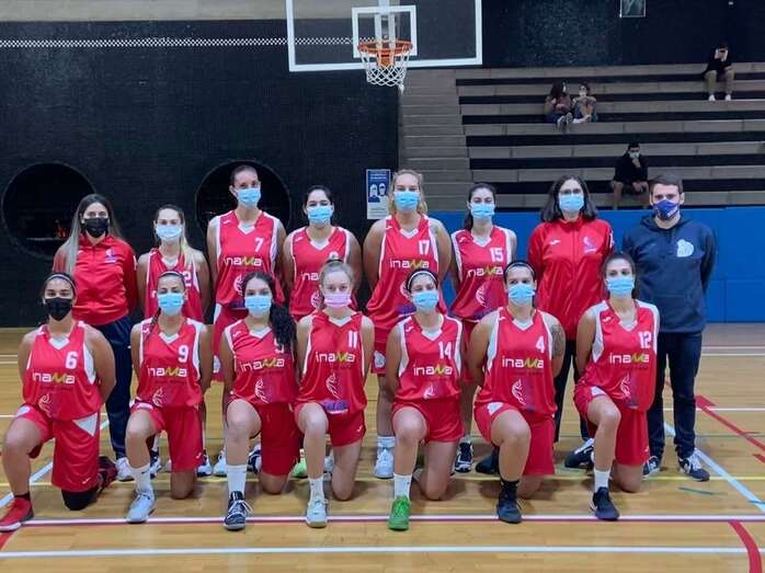 Foto de familia del sénior femenino del Club Baloncesto Telde / TA